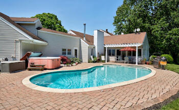 Stefania Fernandes Broker Realtor & Accredited Stager