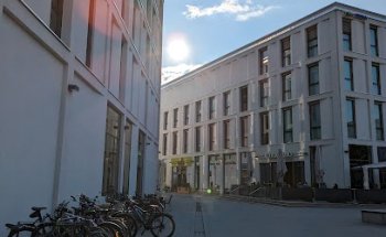 Deutsche Bank Immobilien Martina Slysch, selbstständige Immobilienberaterin