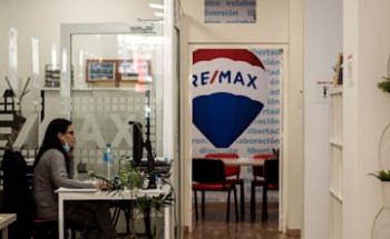 AREA TEAM REMAX Servicios Inmobiliarios