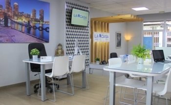 La Casa Agency Dos Hermanas Centro