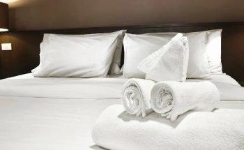 Check in & Check out S. L