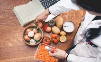 Dott.ssa Elena Fanti Biologa Nutrizionista