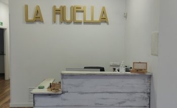 CLÍNICA PODOLÓGICA LA HUELLA