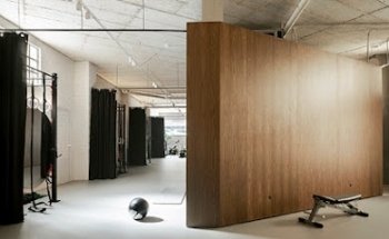 Well Street - Gimnasio en Oleiros