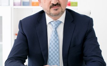 Dr. Carlos Molina