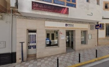 ÓPTICA Y PARAFARMACIA SANZCERVERA