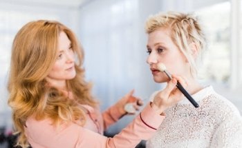 Mae You Be - Hair Stylist and Makeup Artist