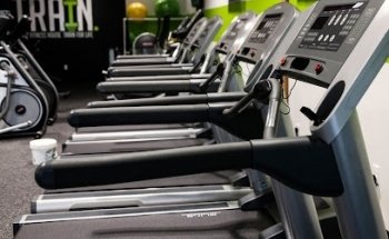 TRAIN. FITNESS HOUSE 24/7.