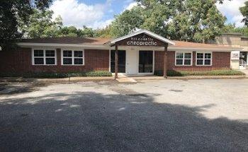 Hill Country Chiropractic & Wellness Center: Dr's Zach & Corinne Sumrall, Dr. Chase Oliver