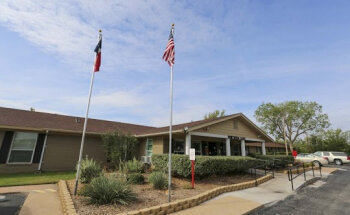 Northern Oaks Living & Rehabilitation