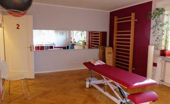 Physiotherapeutin Karoline Fremerey in der Praxis Kathrin Varel-Löw
