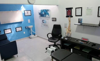CENTRO QUIROPRACTICO SALGUERO (Quiropráctico, Acupuntura & Nutriólogo)