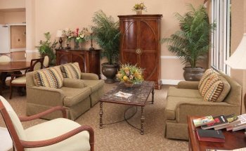 Valencia Hills Health & Rehab Center