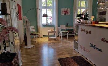 Frau Kerstin Müller