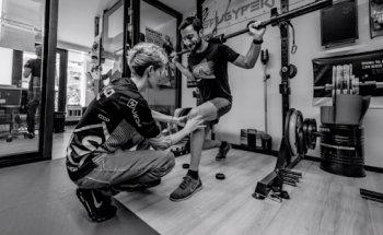 Chloé Weber Sports Therapist Saugyperformance Sport Physiotherapy/ physiothérapie du sport/physio sport
