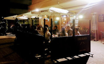 Casa Blanca Pub & Restaurant