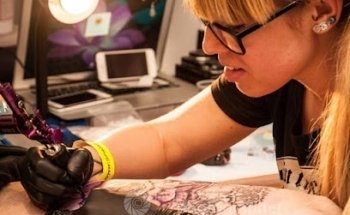 Blonde Girl Tattoo & Piercing