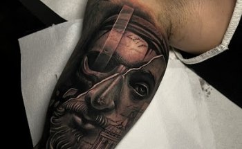 Freestyle gallery tattoo studio