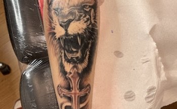 Low pull tattoo studio