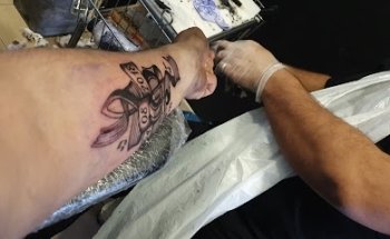 Ilustrando-T estudio de tatuajes y piercing