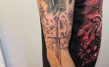 Valkyria tattoo&piercing