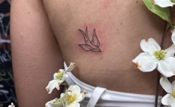 Kiri's Tattoo, tattoo artist