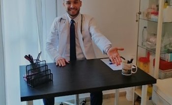 English speaking Doctor Jorge Arias