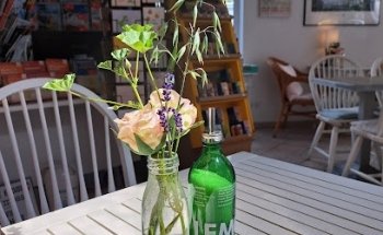 Coffee & Travel Café mit Bioladen & Reisebüro