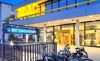 ADAC office & travel agency