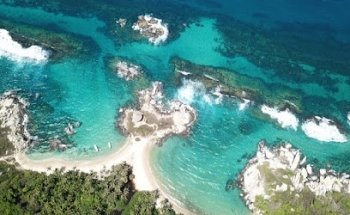 YATE LIFE BOAT SANTA MARTA (ALQUILER DE YATES Y BOTES DE LUJOS )