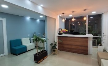 Yolima Rojas Bienestar Dental, Diseño de Sonrisa-Smile Makeover, Carillas-Veneers, Ortodoncia Invisible, Implantes, Coronas