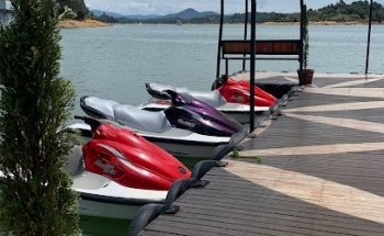 Alquiler de Jet sky, lanchas para deportes acuáticos, planchones de lujo - English Service - Merak Guatapé