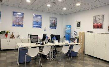 B the travel brand Dos Hermanas