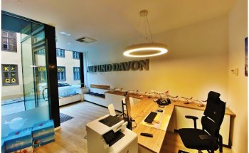 AUF UND DAVON - Die Flugprofis