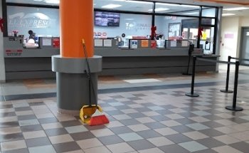 Tornado & El Expreso Bus Company Lockwood