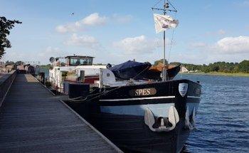 V.o.f. Alida beheer voor Salonboot het Hendrikje en slaapaccommodatie in de binnenstad van Kampen