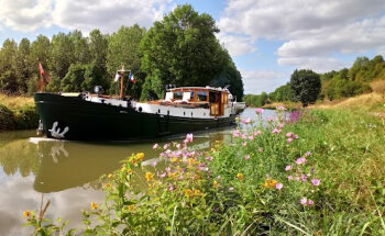 Edge Charter - Barge Cruise The Randle