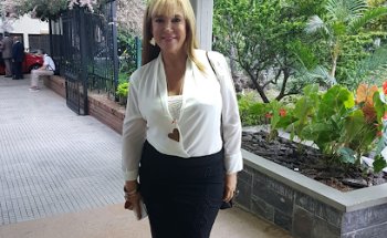 ROSA MARIA VÉLEZ AGENTE DE VIAJES Y ESTUDIOS EN EL EXTERIOR