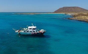 Barco Majorero: Ferry a la Isla de Lobos y Excursiones Marítimas