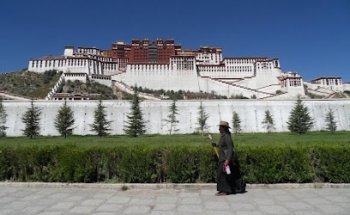 RUTAS 10 EXPEDICIONES Y VIAJES, S.L.