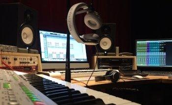 Zanger Michel Wolsink / MW Sound Studio / Hollandse Hits Reizen