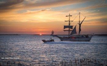 Sailing & Wedding Ship Bounty