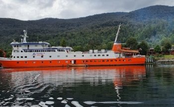 Naviera y Turismo Skorpios