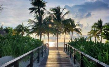 House of Travel - Maison de Voyages