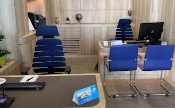 5 vor Flug Reisebüro Maximilian Trott